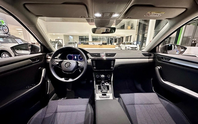 Skoda Superb cena 196740 przebieg: 4, rok produkcji 2024 z Śmigiel małe 67